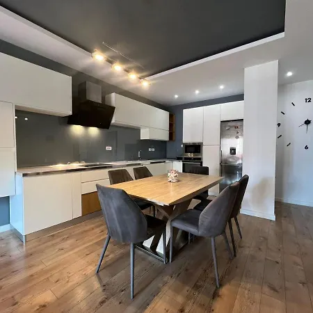 Kreilux Valona Apartment